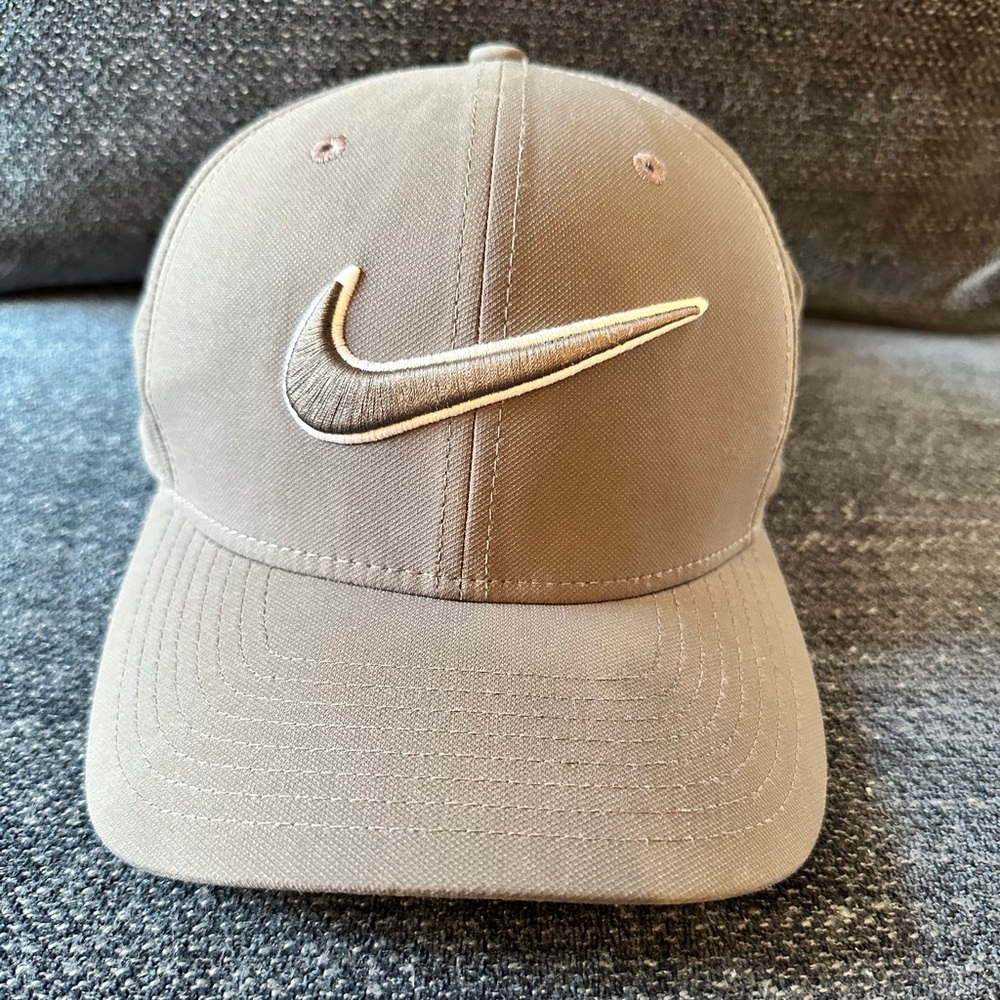Grey Nike Classic99 dry fit hat. Size S/M